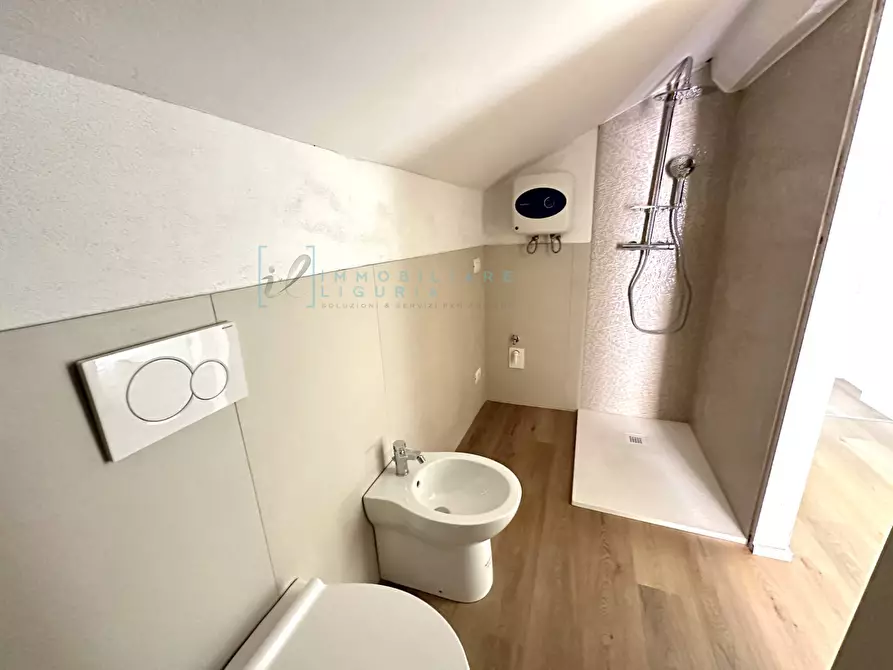 Immagine 21 di Appartamento in vendita  in piazza rossi a Albenga