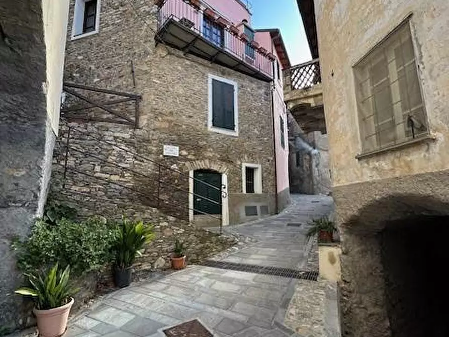 Immagine 1 di Rustico / casale in vendita  in Via Maggiore a Castelvecchio Di Rocca Barbena