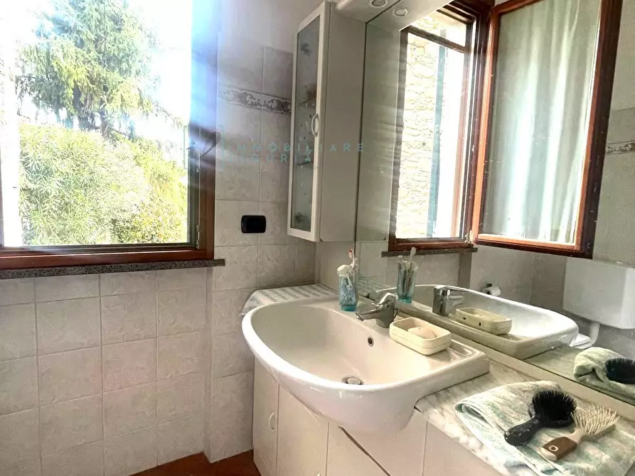 Immagine 30 di Appartamento in vendita  in Via Al frantoio a Vessalico