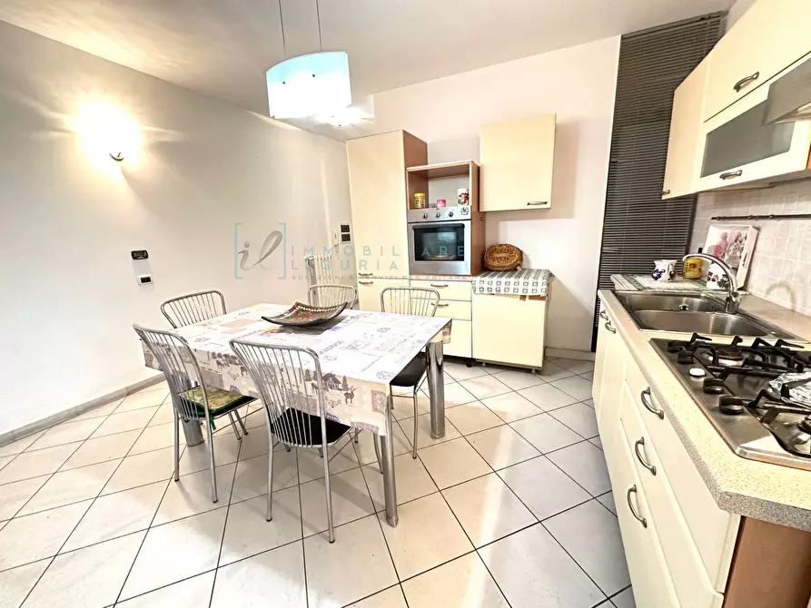 Immagine 14 di Appartamento in vendita  in Via della Costituzione a Albenga