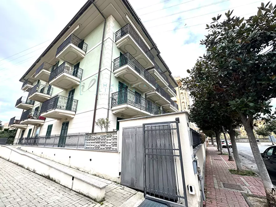 Immagine 7 di Appartamento in vendita  in Via della Costituzione a Albenga