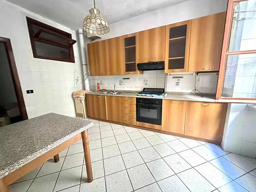 Immagine 14 di Appartamento in vendita  in via delle Medaglie d'Oro a Albenga