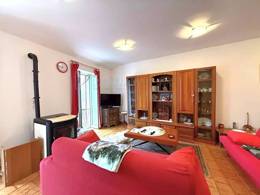 Immagine 2 di Appartamento in vendita  in Via Roma a Rezzo