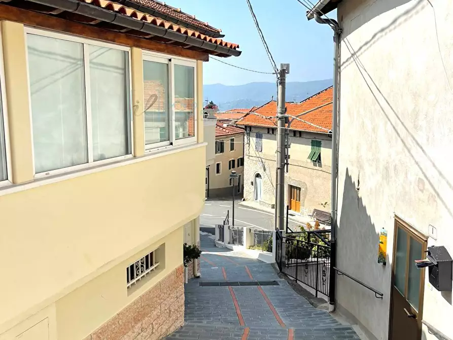 Immagine 28 di Appartamento in vendita  in Capitano de guglielmi a Cesio