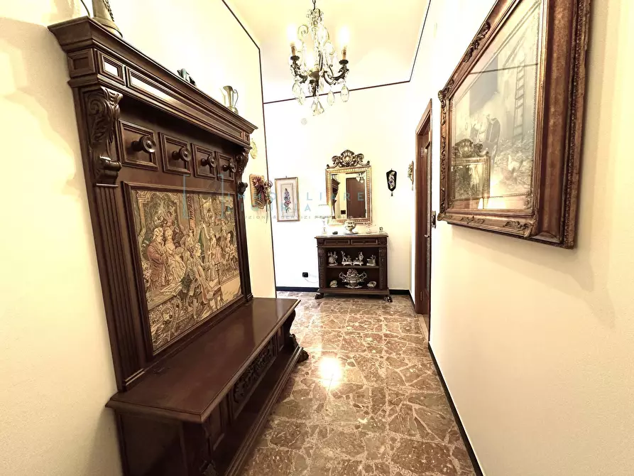 Immagine 8 di Appartamento in vendita  in Piazza Nenni a Albenga