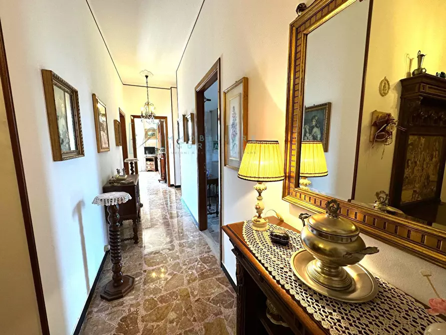 Immagine 9 di Appartamento in vendita  in Piazza Nenni a Albenga