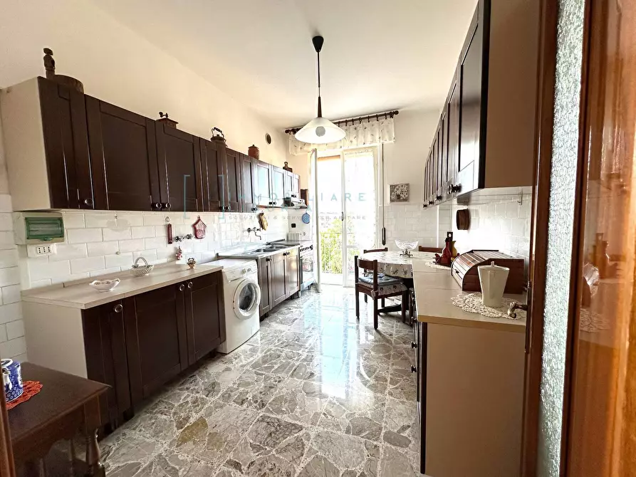 Immagine 10 di Appartamento in vendita  in Piazza Nenni a Albenga