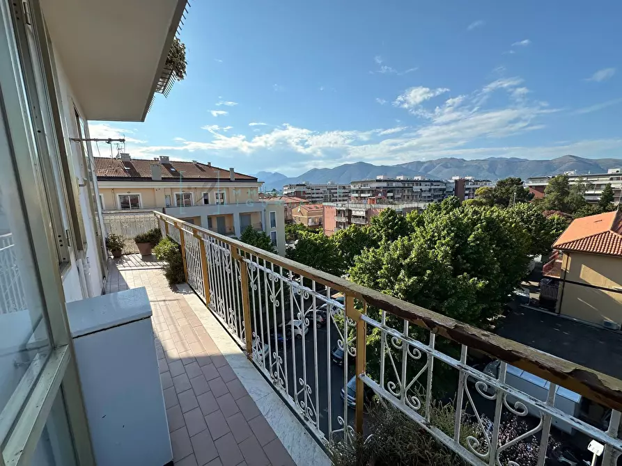 Immagine 1 di Appartamento in vendita  in Piazza Nenni a Albenga