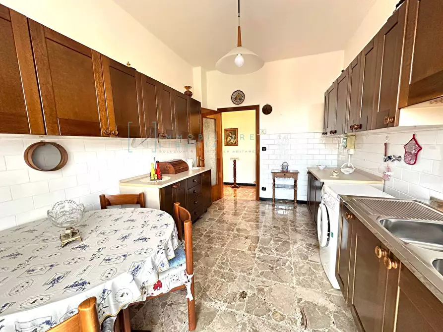 Immagine 13 di Appartamento in vendita  in Piazza Nenni a Albenga