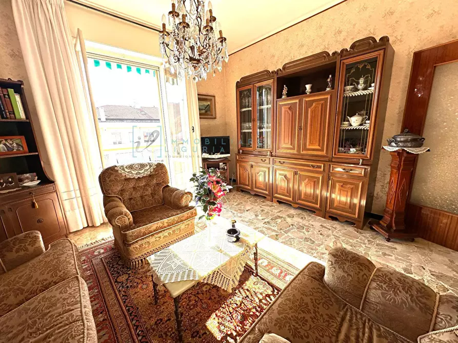 Immagine 2 di Appartamento in vendita  in Piazza Nenni a Albenga