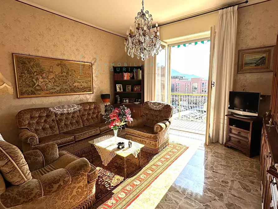 Immagine 19 di Appartamento in vendita  in Piazza Nenni a Albenga