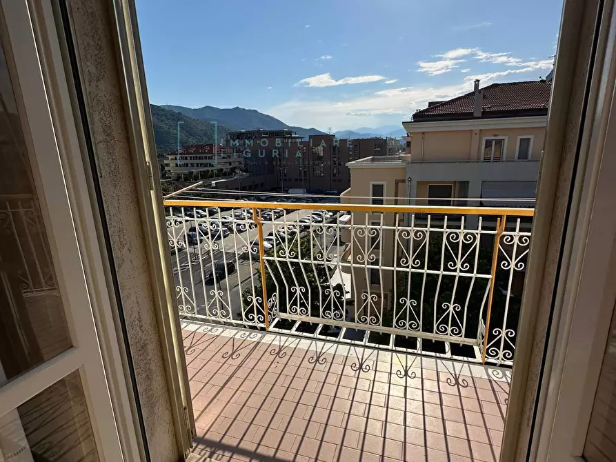 Immagine 21 di Appartamento in vendita  in Piazza Nenni a Albenga