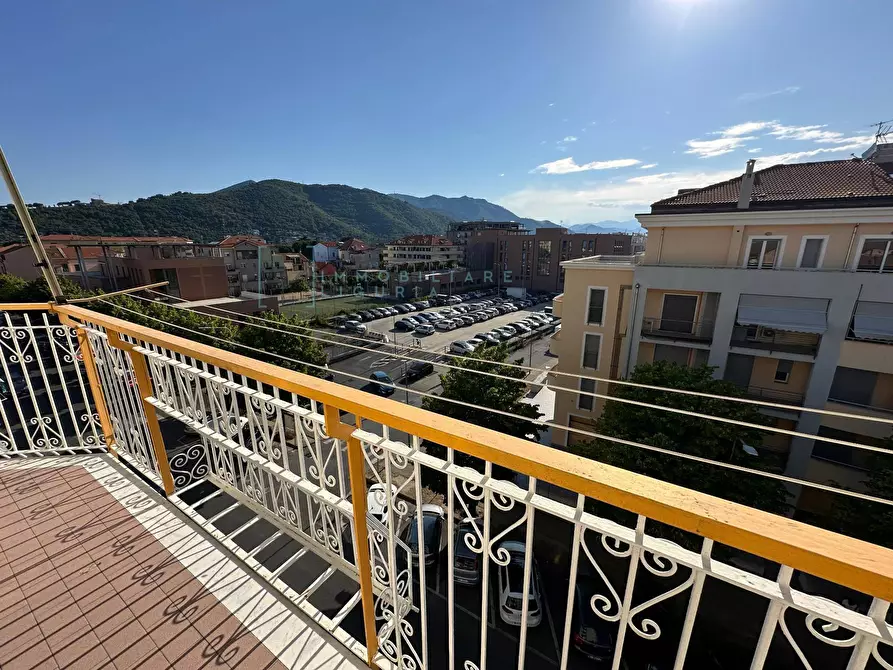 Immagine 22 di Appartamento in vendita  in Piazza Nenni a Albenga