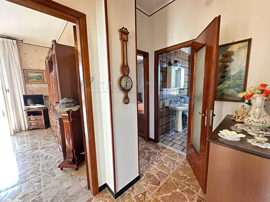 Immagine 25 di Appartamento in vendita  in Piazza Nenni a Albenga