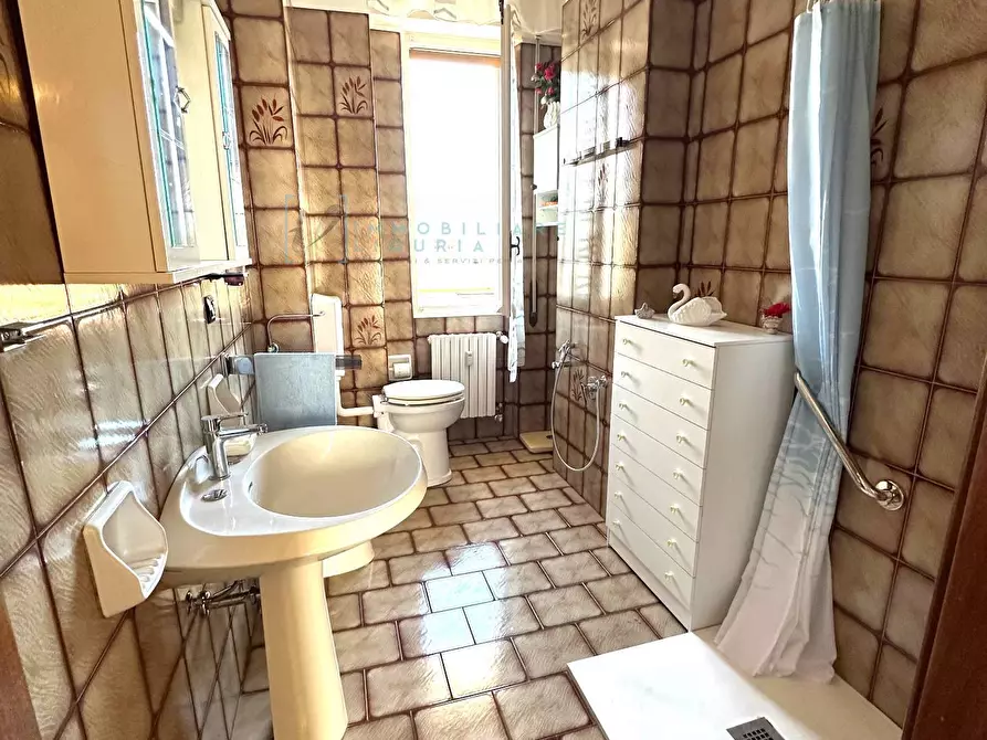 Immagine 26 di Appartamento in vendita  in Piazza Nenni a Albenga