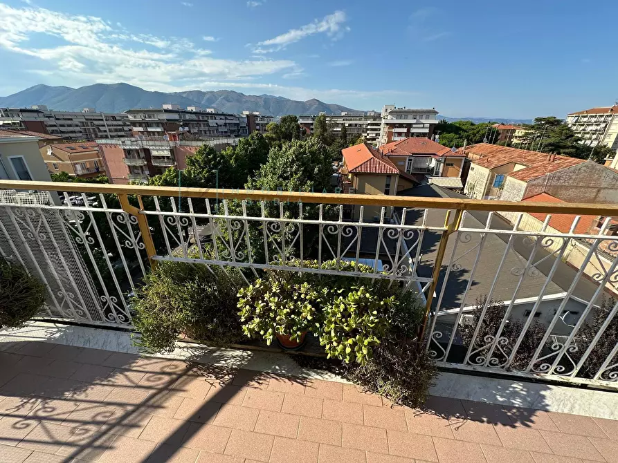 Immagine 32 di Appartamento in vendita  in Piazza Nenni a Albenga