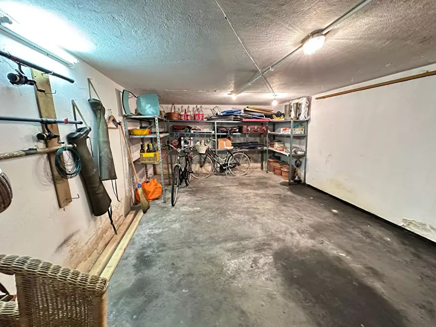 Immagine 35 di Appartamento in vendita  in Piazza Nenni a Albenga