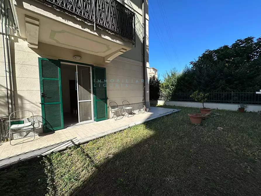 Immagine 5 di Appartamento in vendita  in Via della Costituzione a Albenga