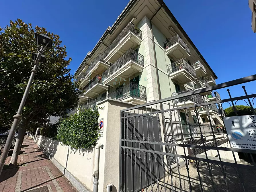 Immagine 33 di Appartamento in vendita  in Via della Costituzione a Albenga