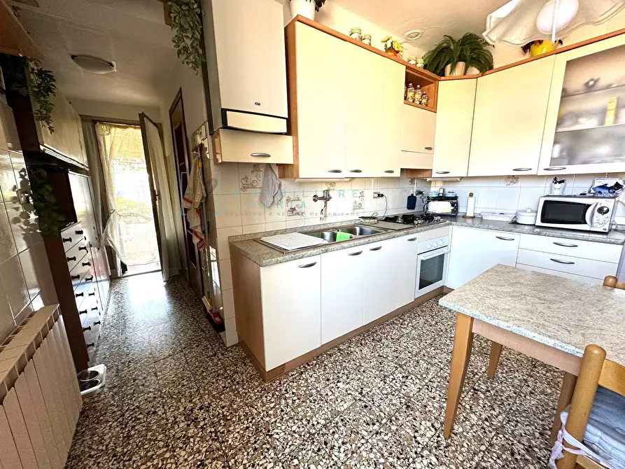 Immagine 23 di Appartamento in vendita  in via roma a Albenga