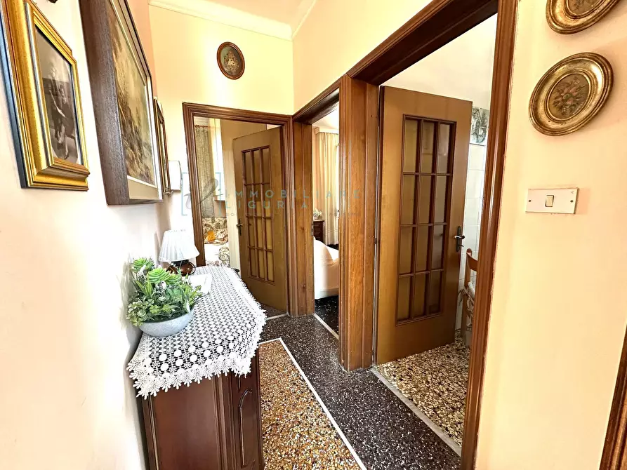 Immagine 11 di Appartamento in vendita  in via roma a Albenga