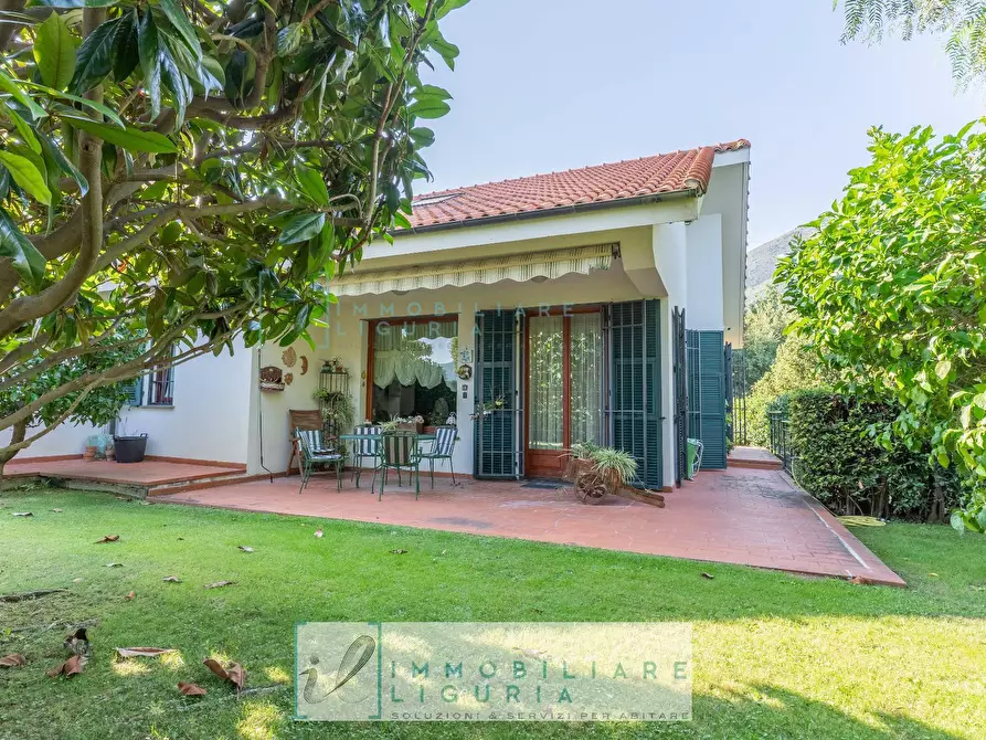 Immagine 1 di Villa in vendita  in via crociata a Cisano Sul Neva