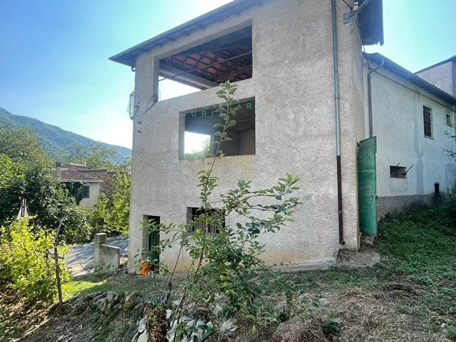 Immagine 5 di Locale commerciale in vendita  in Via Gavenola a Borghetto D'arroscia