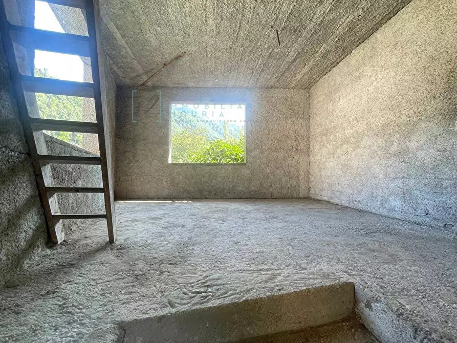 Immagine 8 di Locale commerciale in vendita  in Via Gavenola a Borghetto D'arroscia