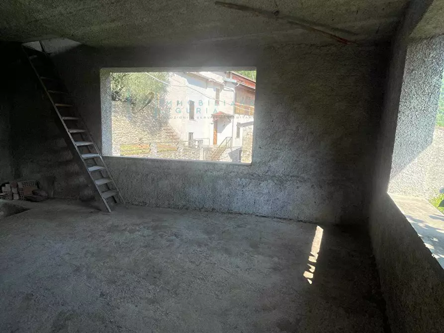 Immagine 9 di Locale commerciale in vendita  in Via Gavenola a Borghetto D'arroscia