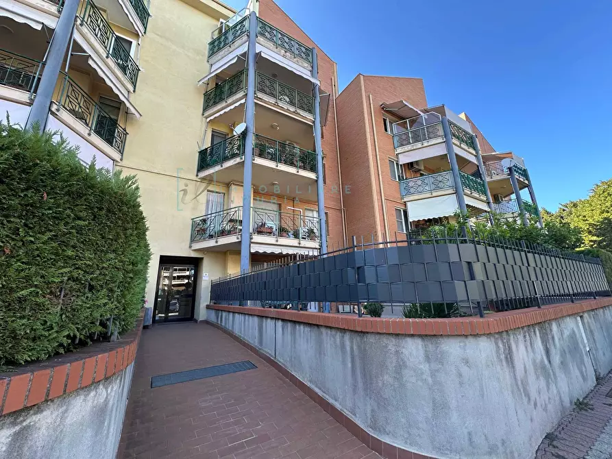 Immagine 4 di Appartamento in vendita  in Via Nino Bixio a Albenga