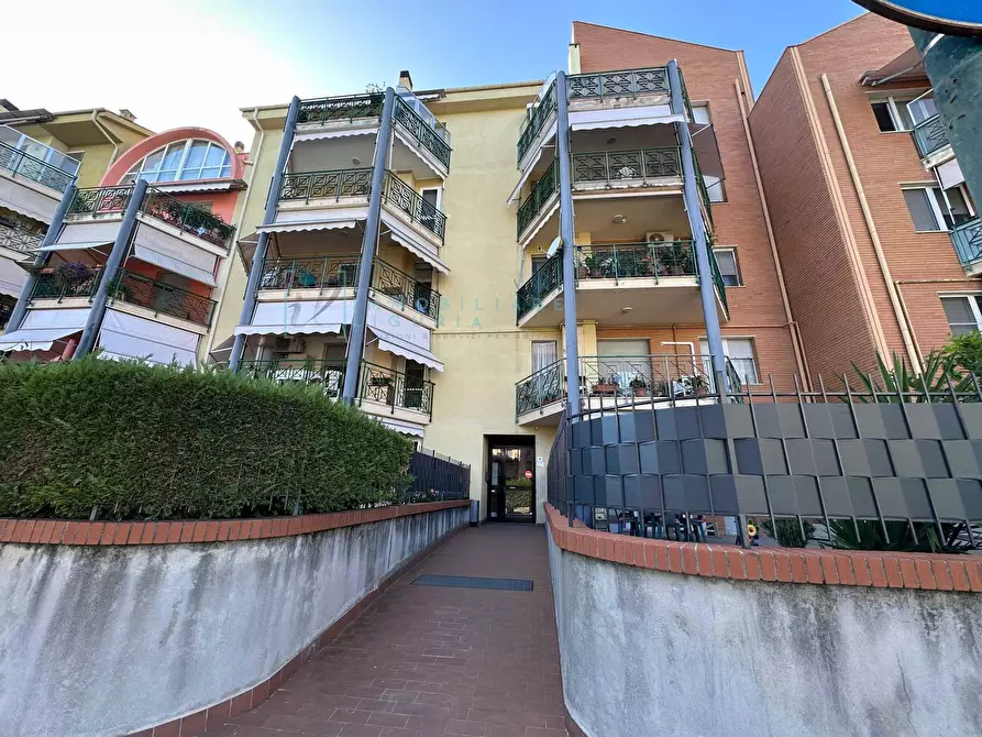 Immagine 3 di Appartamento in vendita  in Via Nino Bixio a Albenga