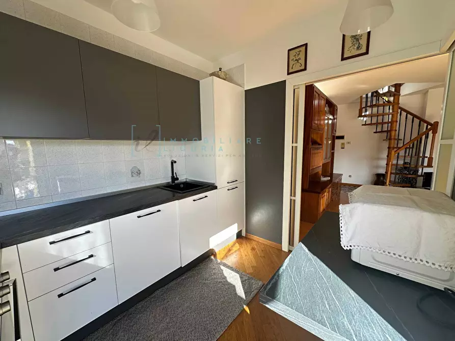 Immagine 13 di Appartamento in vendita  in Via Nino Bixio a Albenga