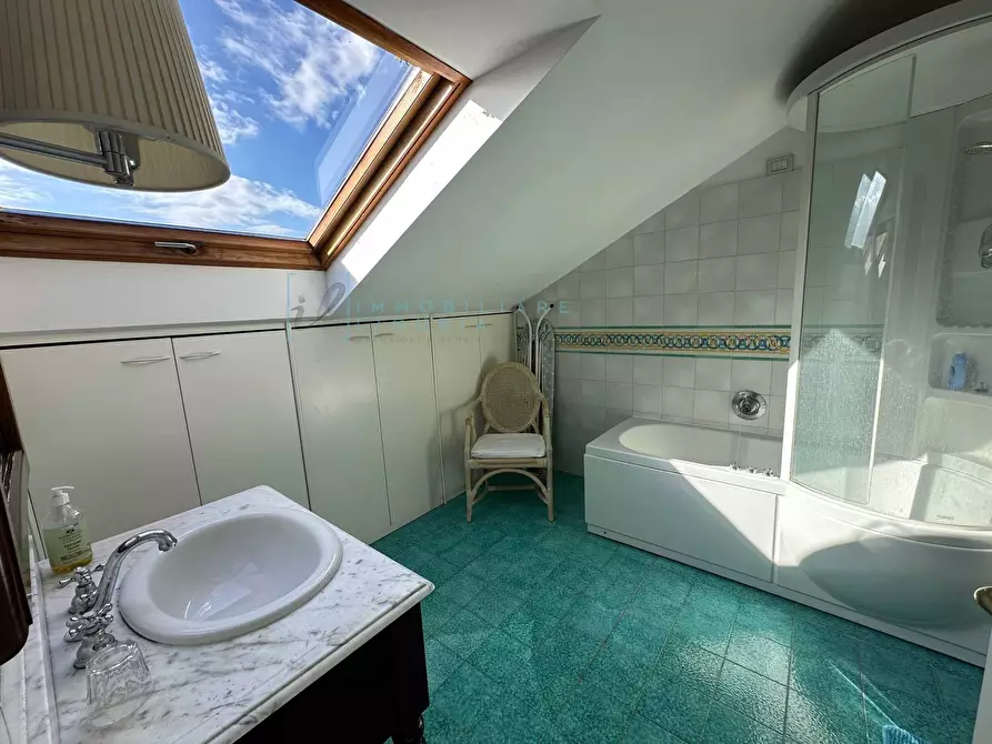 Immagine 30 di Appartamento in vendita  in Via Nino Bixio a Albenga