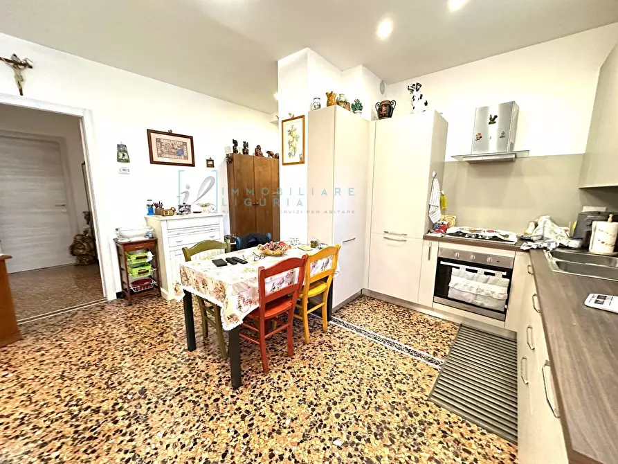 Immagine 5 di Appartamento in vendita  in Viale Pontelungo a Albenga