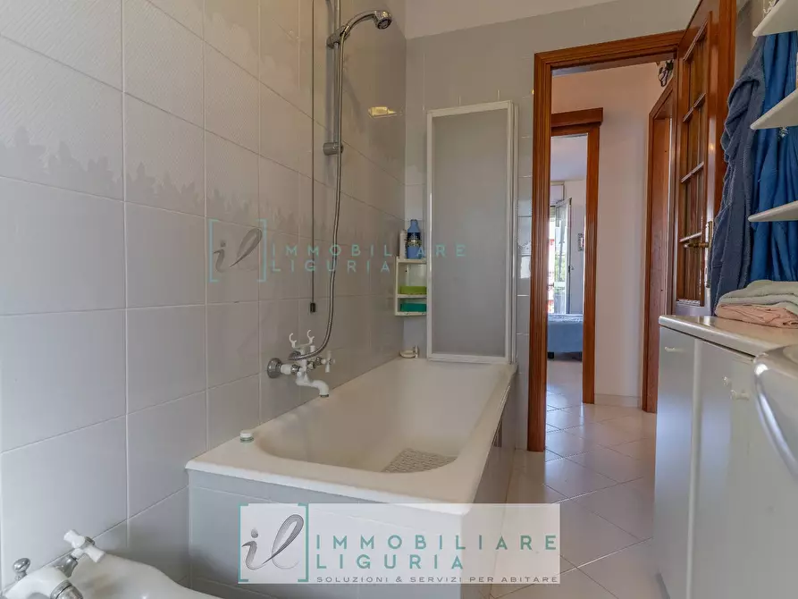 Immagine 17 di Appartamento in vendita  in Via Bologna a Albenga