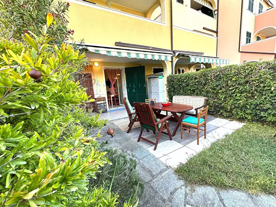 Immagine 30 di Appartamento in vendita  in Via Cav. F. Perseghini a Albenga