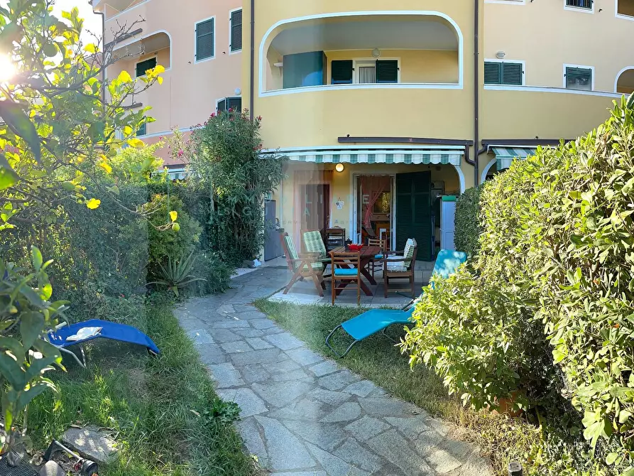 Immagine 5 di Appartamento in vendita  in Via Cav. F. Perseghini a Albenga