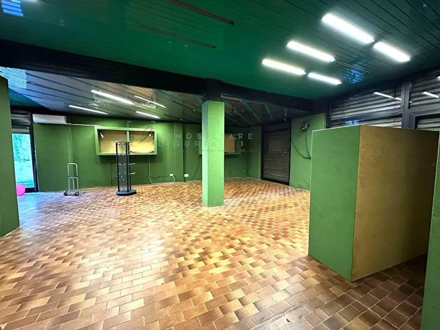 Immagine 1 di Locale commerciale in affitto  in Via Genova a Albenga