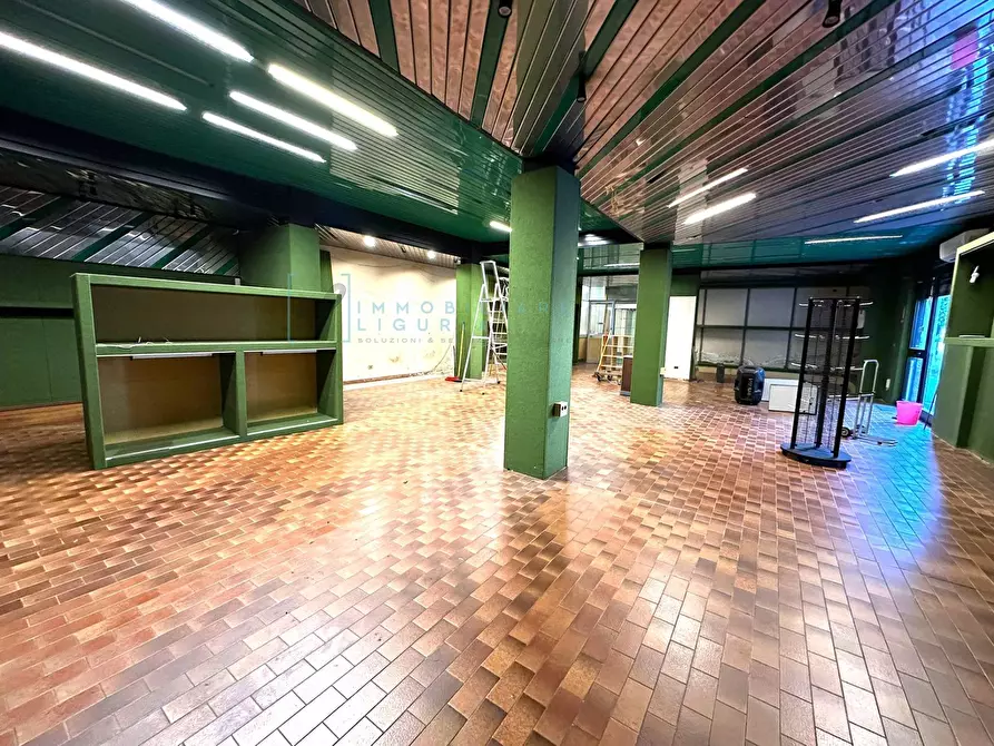 Immagine 2 di Locale commerciale in affitto  in Via Genova a Albenga