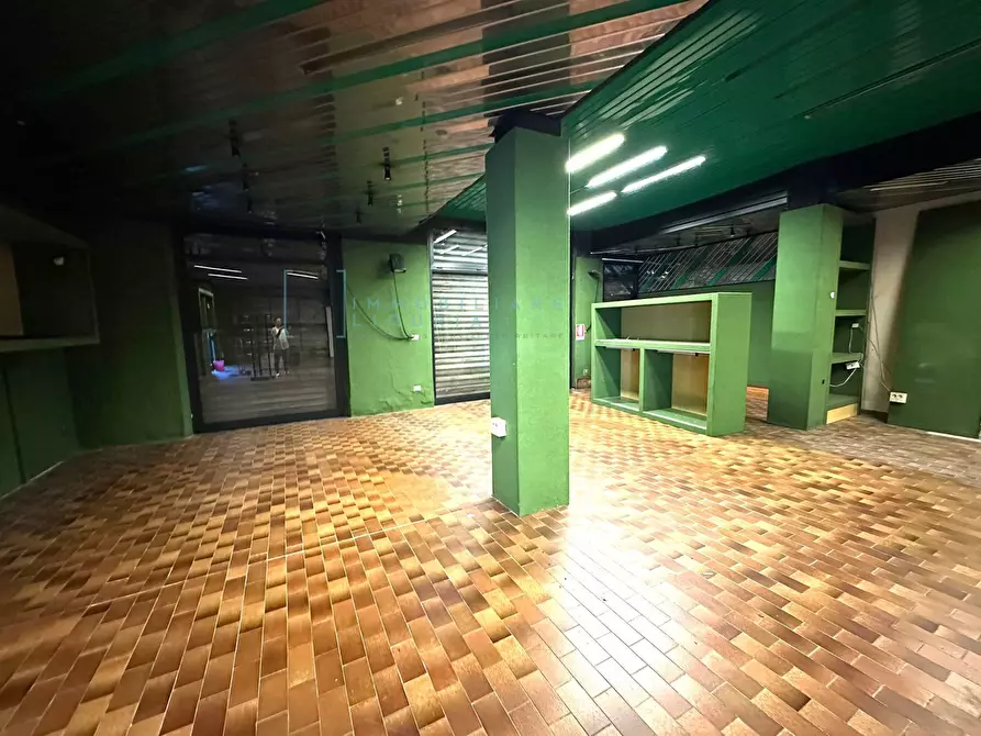 Immagine 7 di Locale commerciale in affitto  in Via Genova a Albenga