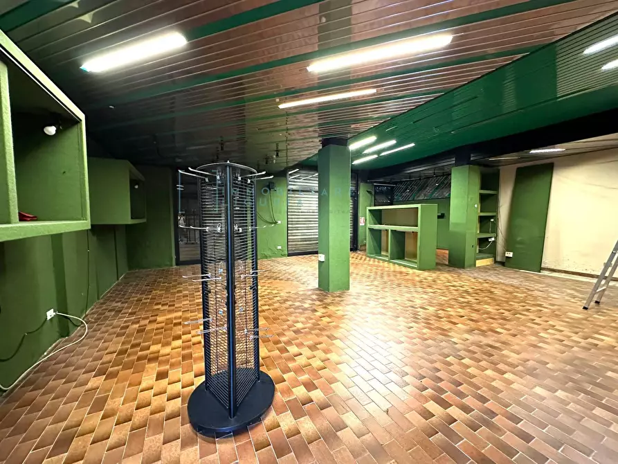 Immagine 8 di Locale commerciale in affitto  in Via Genova a Albenga