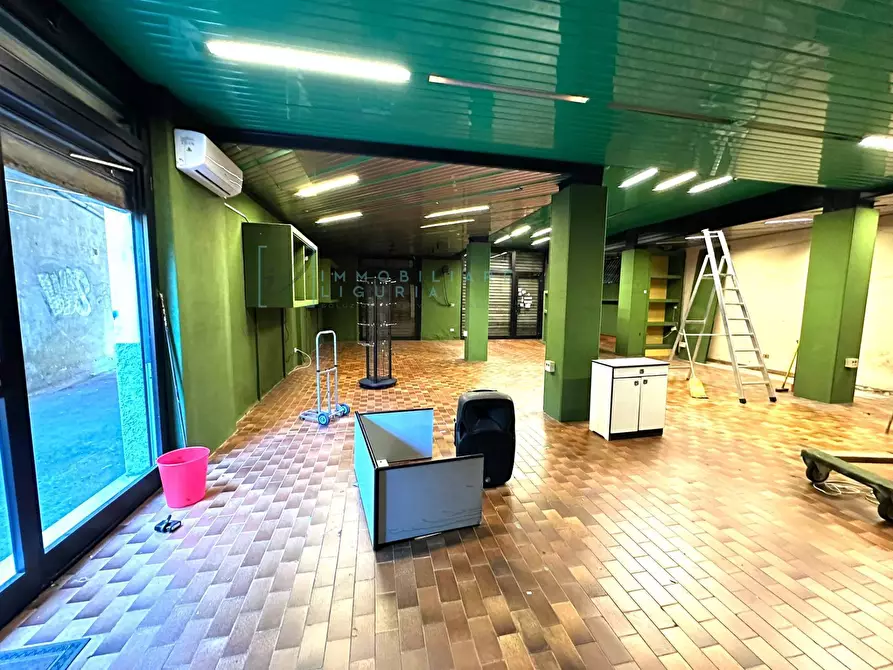 Immagine 10 di Locale commerciale in affitto  in Via Genova a Albenga