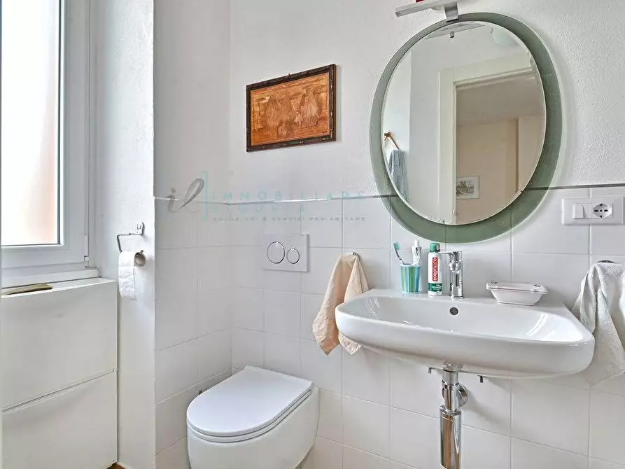 Immagine 8 di Appartamento in vendita  in Viale Pontelungo a Albenga