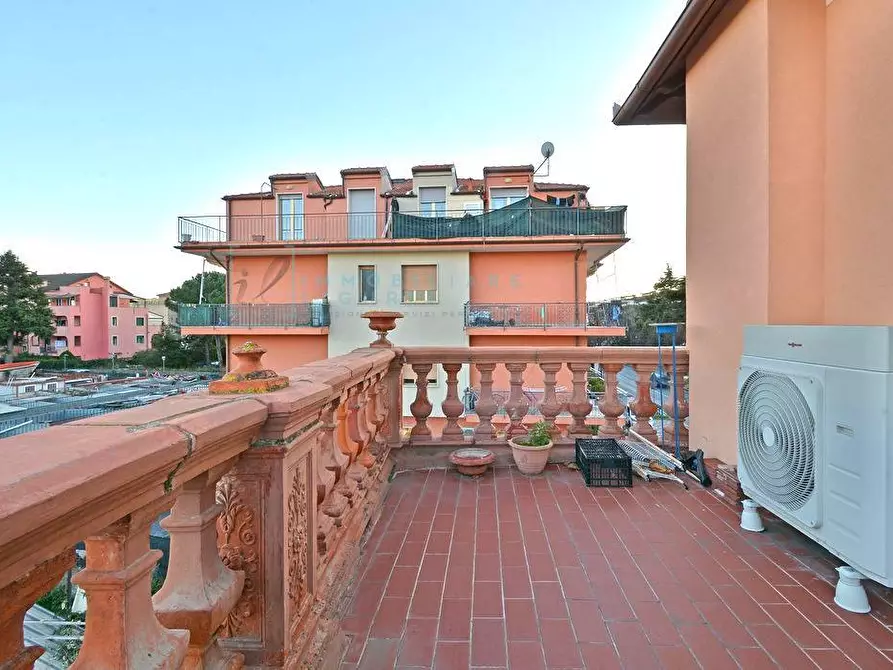 Immagine 13 di Appartamento in vendita  in Viale Pontelungo a Albenga