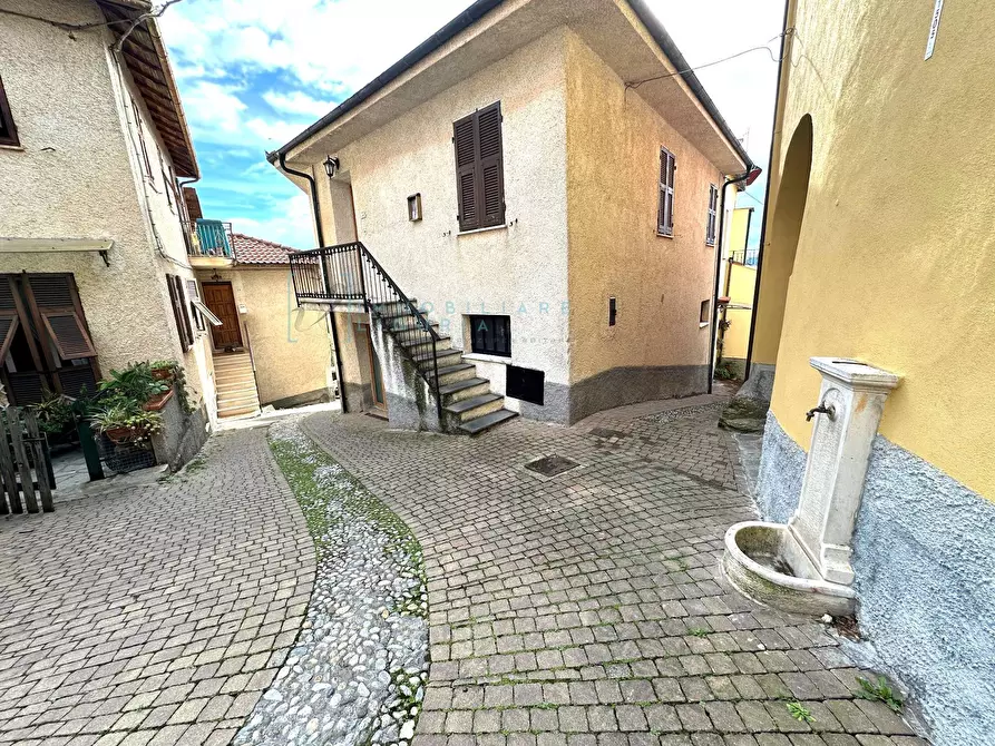 Immagine 1 di Casa indipendente in vendita  in località cantone a Vendone