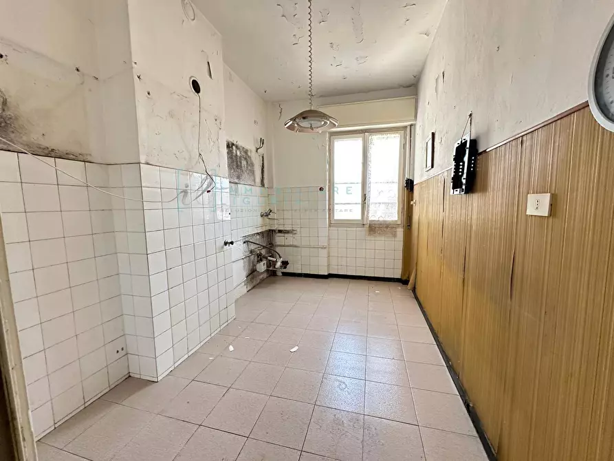 Immagine 9 di Appartamento in vendita  in via savona a Albenga