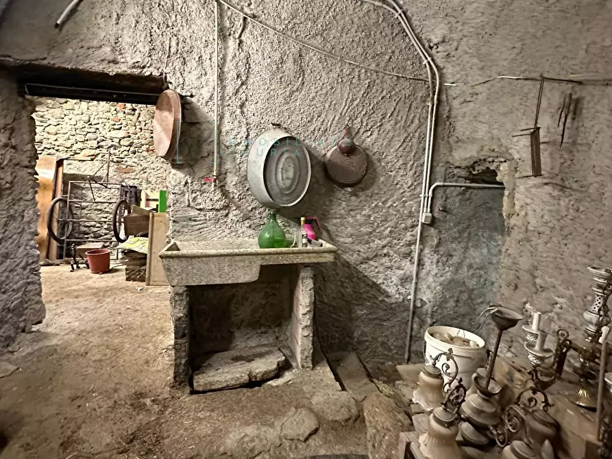 Immagine 46 di Rustico / casale in vendita  in Via Tornatore a Zuccarello