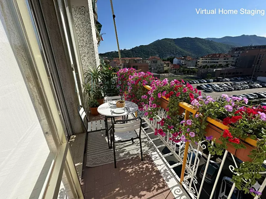 Immagine 40 di Appartamento in vendita  in Piazza Nenni a Albenga