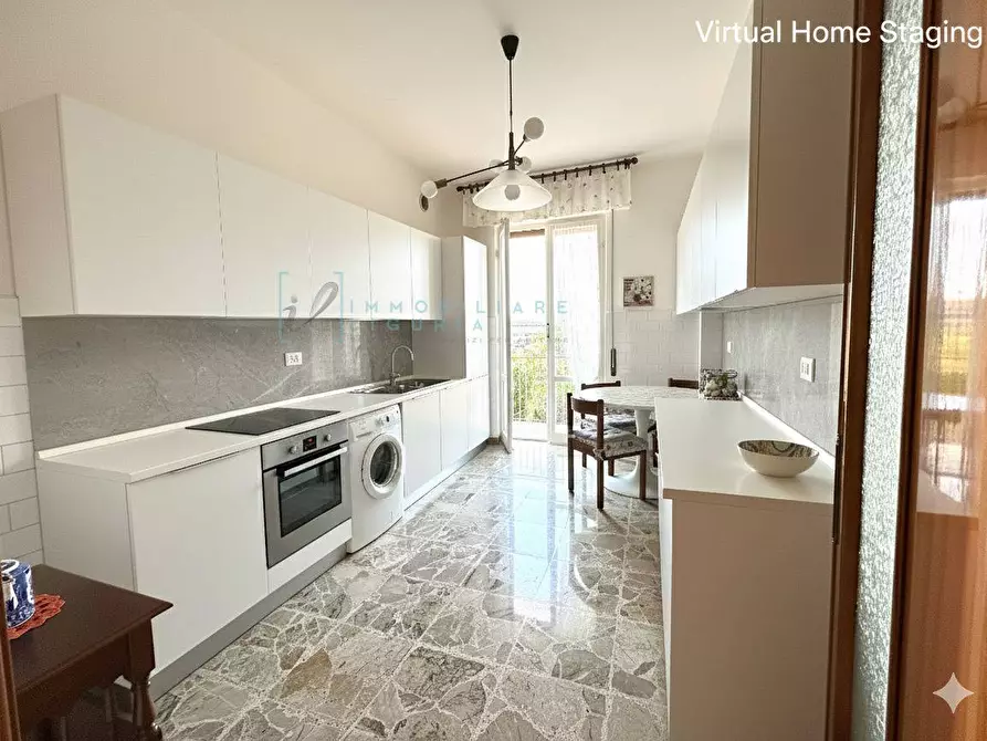 Immagine 42 di Appartamento in vendita  in Piazza Nenni a Albenga