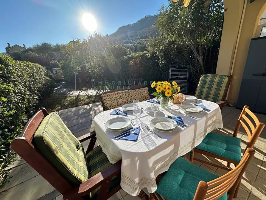 Immagine 1 di Appartamento in vendita  in Via Cav. F. Perseghini a Albenga